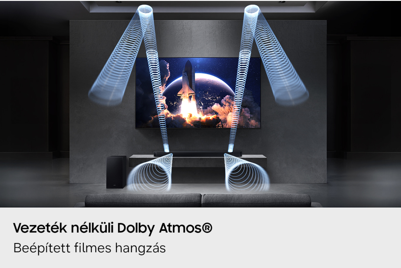 Egy nagy TV rakétát mutat emelkedés közben. Oldalán mélynyomó és hangprojektor fényeffektekkel.