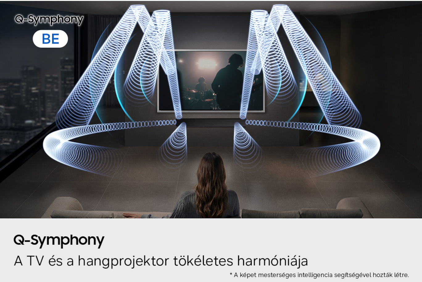 Egy nő ül egy kanapén, és zenét megjelenítő TV-t néz. Kék hullámok szimbolizálják a hangot.