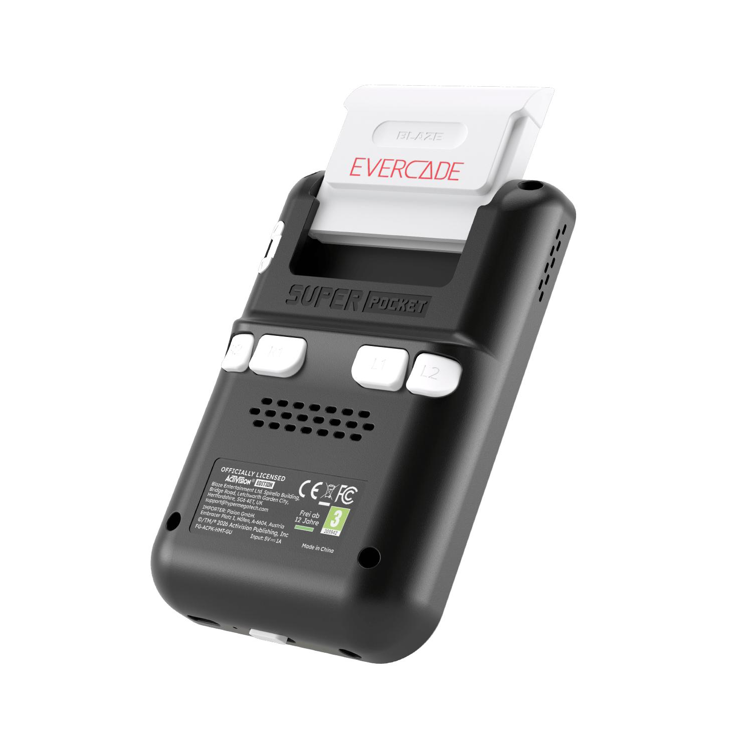 Schwarzes Handheld-Gerät mit Evercade-Cartridge, Super Pocket Aufdruck.