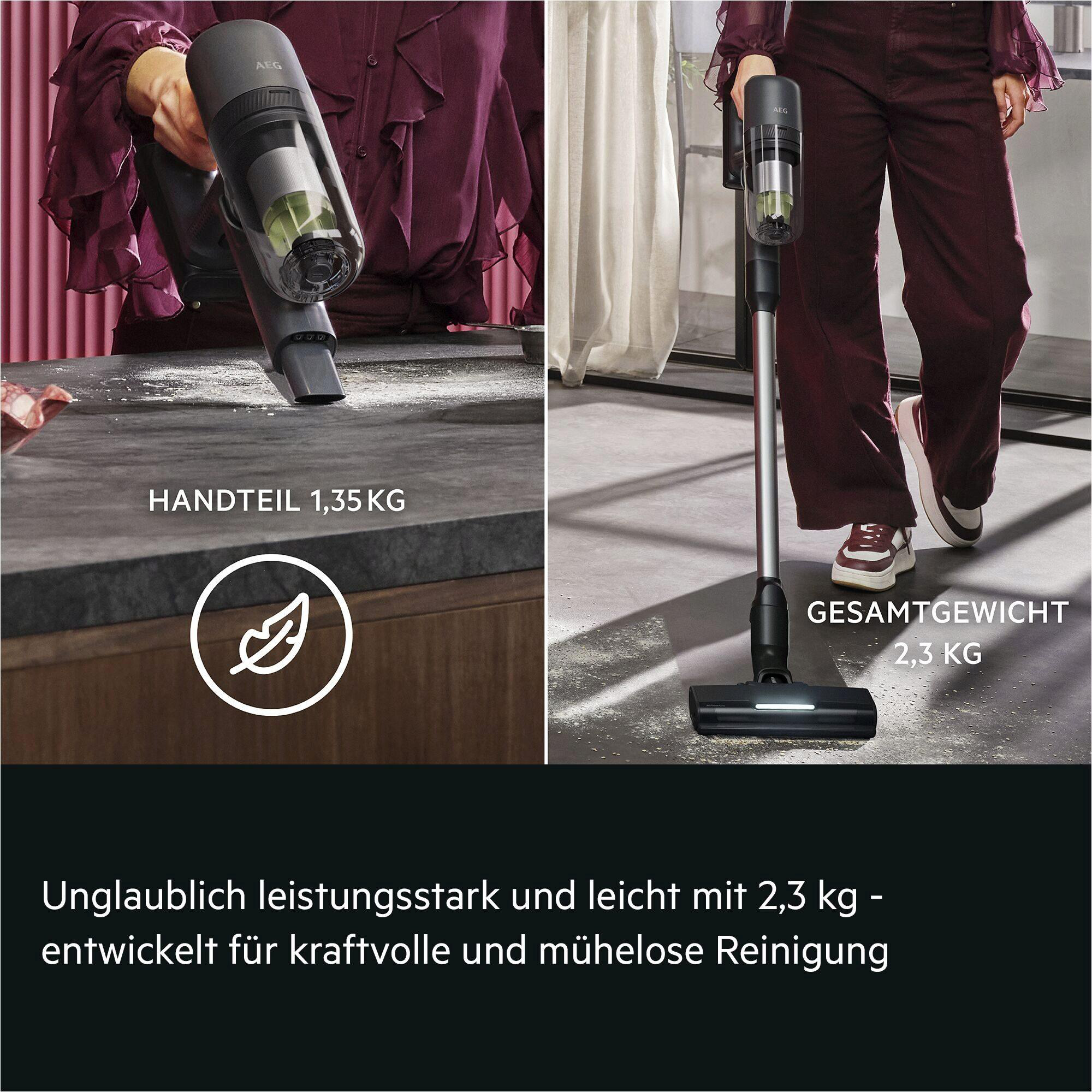 Eine Person hält einen kabellosen Staubsauger. Das Gerät wiegt 2,3 kg.