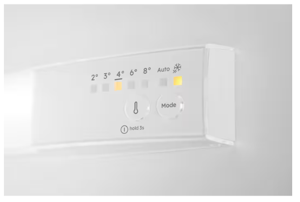 Buzdolabı kontrol paneli, 2°, 3°, 4°, 6°, 8° sıcaklıklar ve Otomatik modu gösteriyor.
