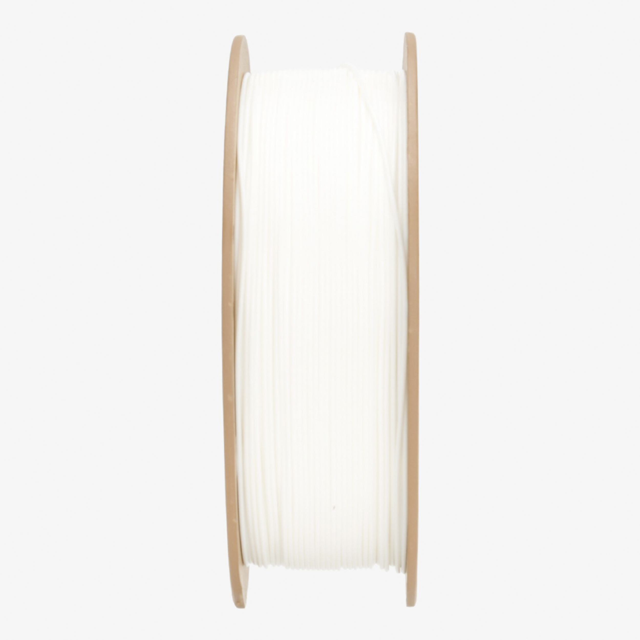 Eine Spule mit weißem Filament, aufgerollt auf einer Holzspule.