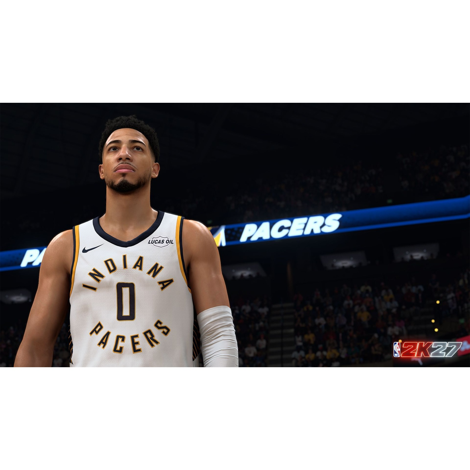 Een basketballer in een wit shirt met nummer 0 en "INDIANA PACERS" op de voorkant.