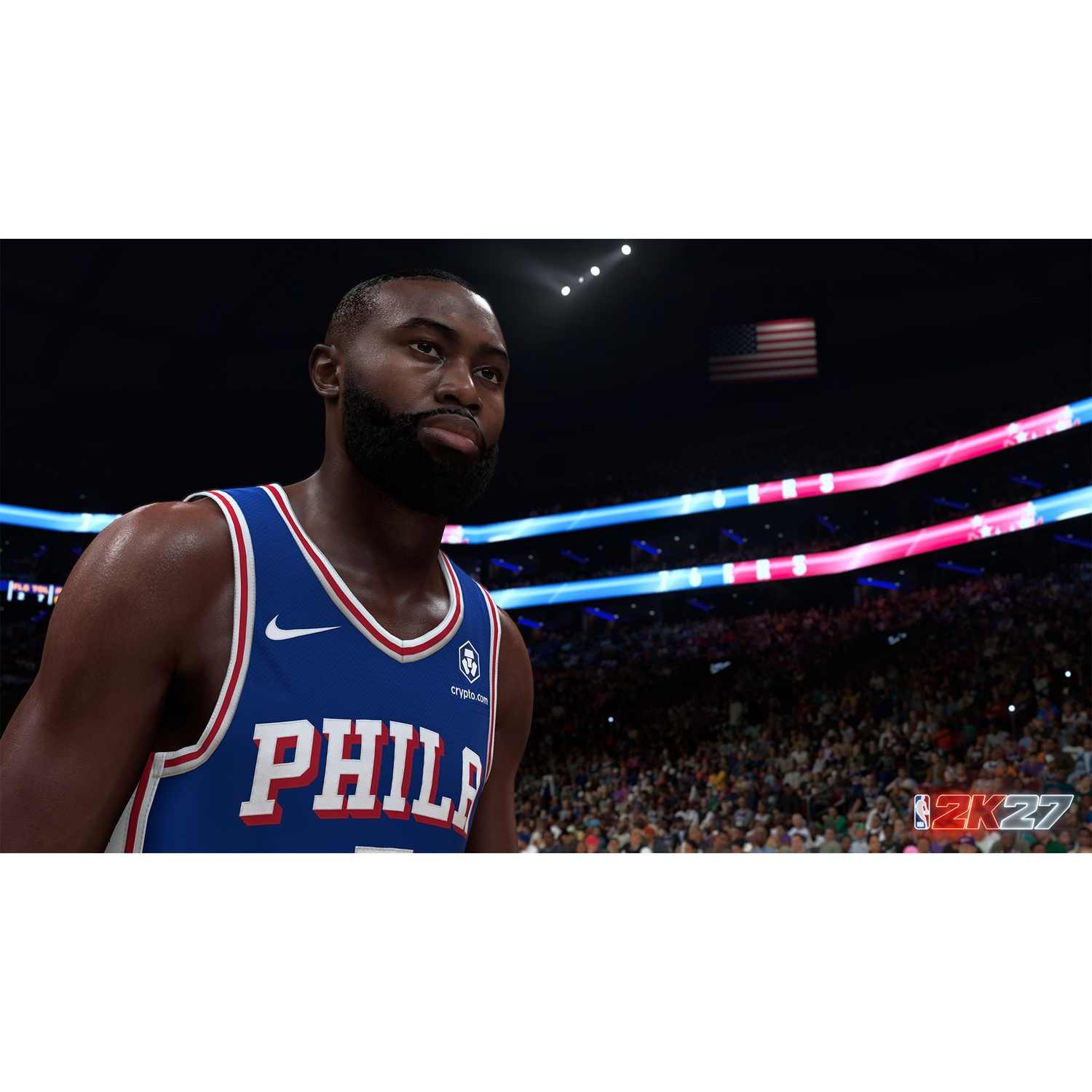 Basketbalspeler in blauw Philadelphia shirt kijkt toe, publiek en NBA 2K27 logo.