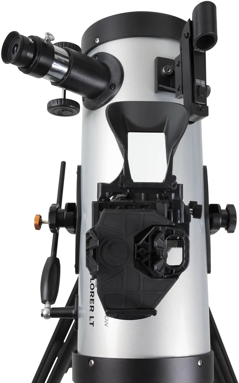 Un corpo di telescopio argentato con supporti neri e un cercatore.