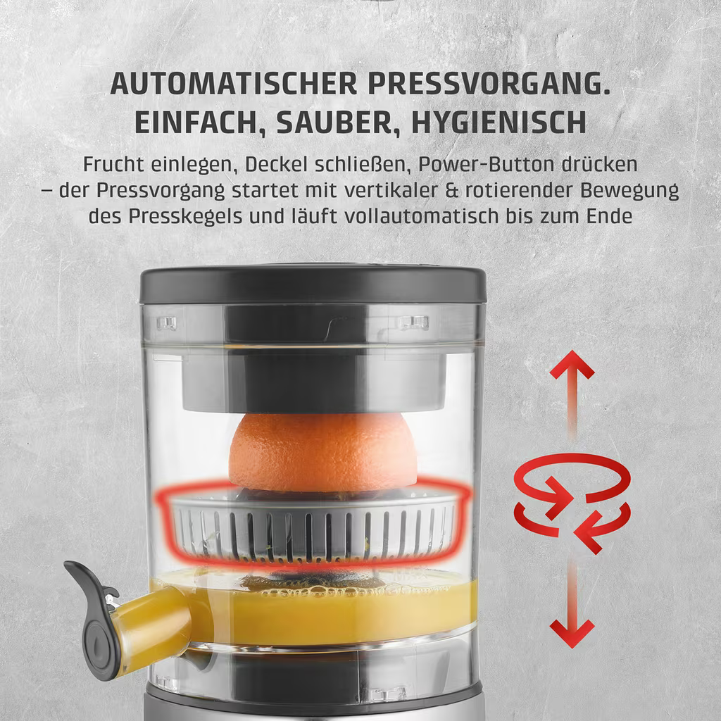 Ein elektrischer Entsafter mit einer Orange, die gepresst wird. Saft fließt nach unten.