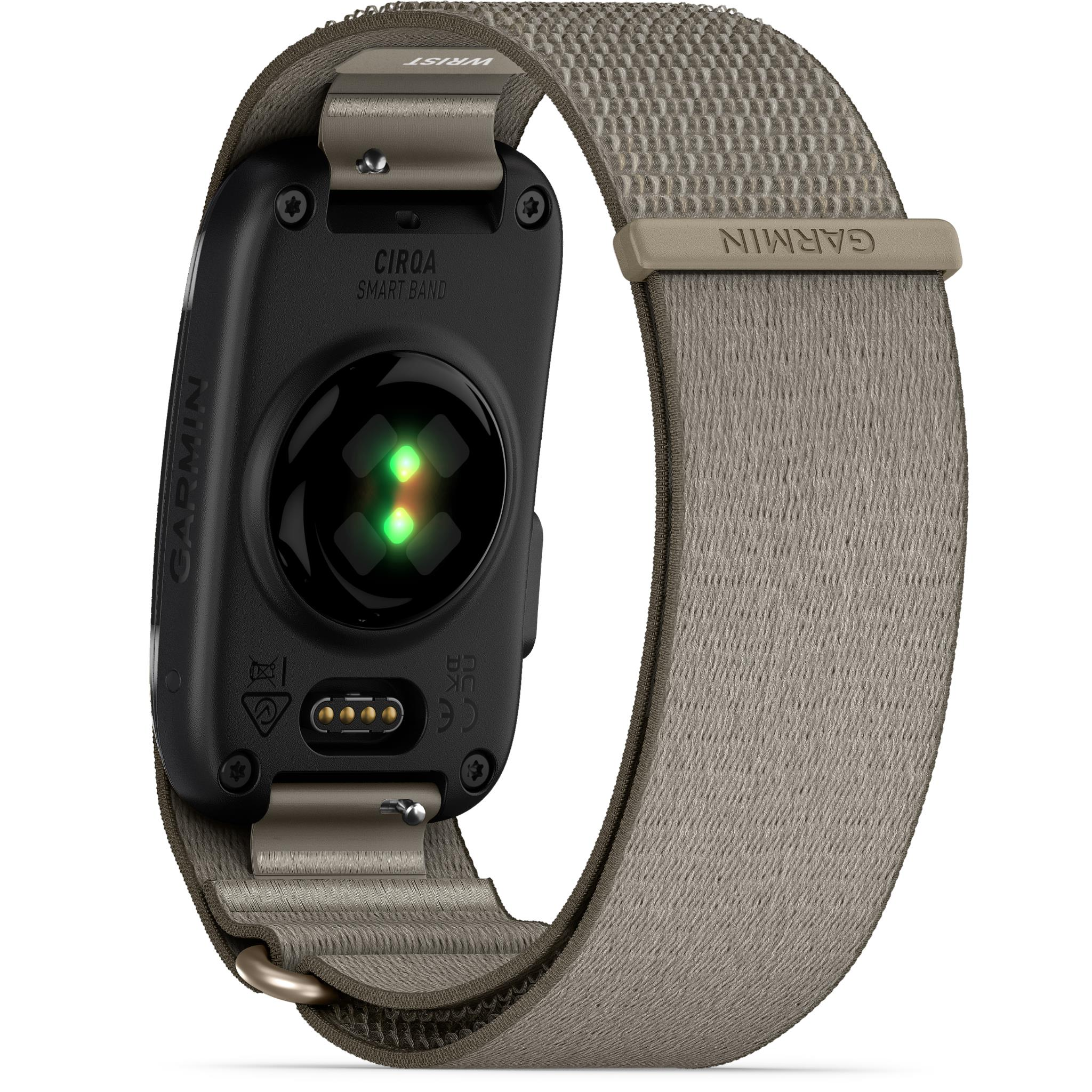 Primer plano del reverso de un reloj inteligente Garmin gris con sensor de frecuencia cardíaca y correa de tela.