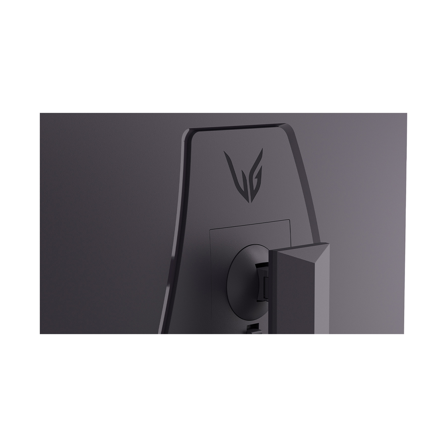 Primo piano di un supporto per monitor grigio scuro con logo e porte visibili.