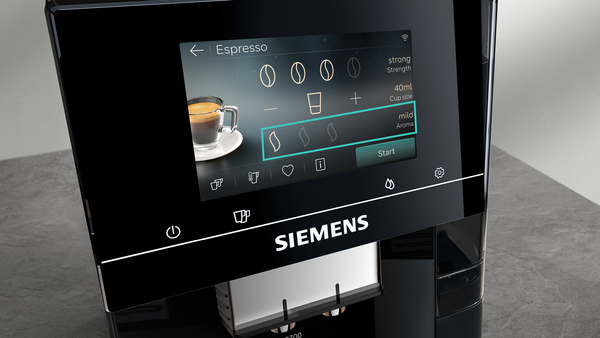 Siemens kahve makinesi dokunmatik ekranında fincanla espresso ayarları menüsü gösteriliyor.