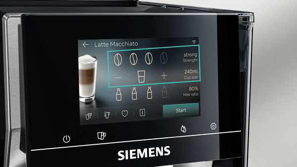 Siemens kahve makinesi ekranı Latte Macchiato ayarlarını gösteriyor: güç, boyut, süt.