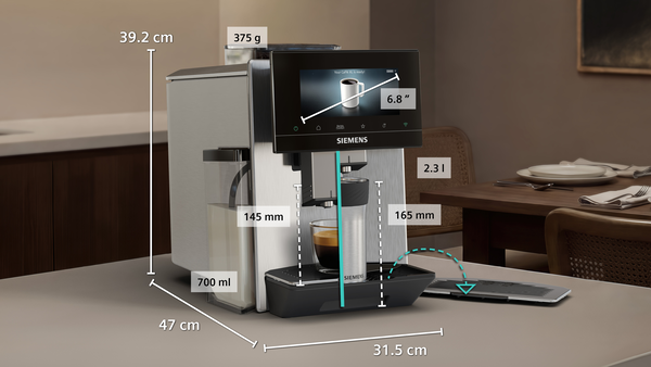 Siemens kahve makinesi ekran, sütlük, fincan ve ölçülerle.