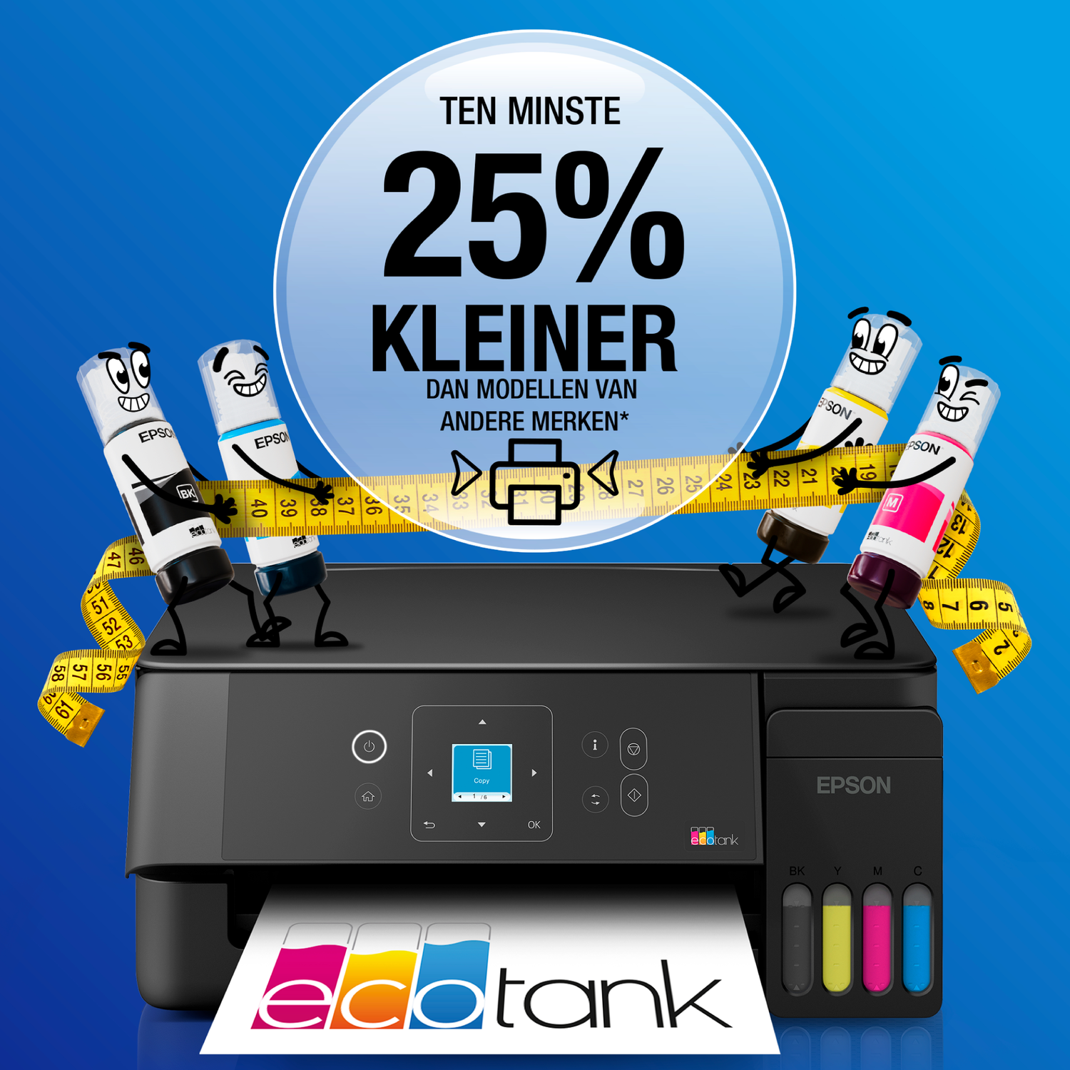 Epson printer met vier inkttanks, vastgehouden door twee lachende Epson inktflessen met een meetlint.