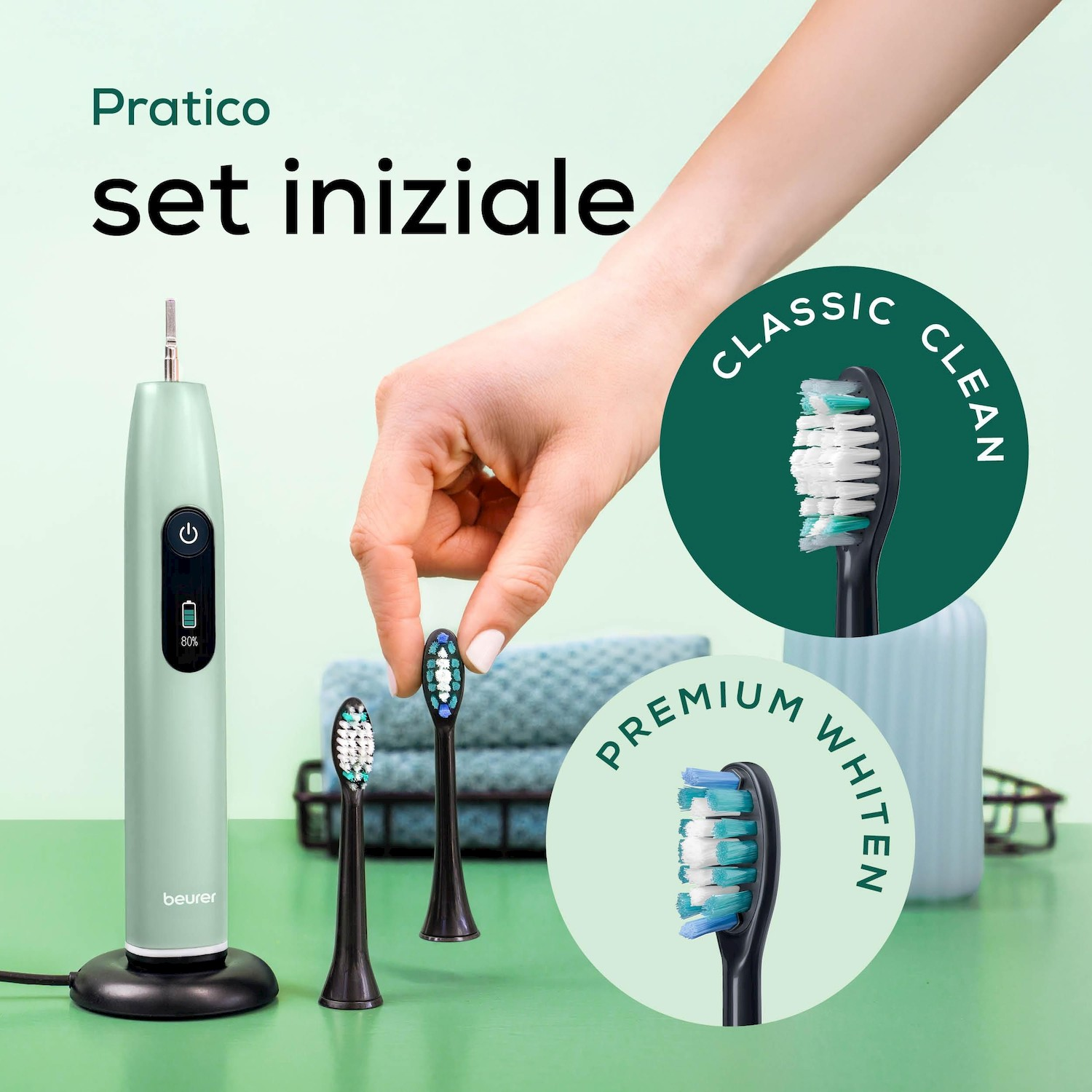Spazzolino elettrico verde con base di ricarica e testine. Due cerchi mostrano testine.