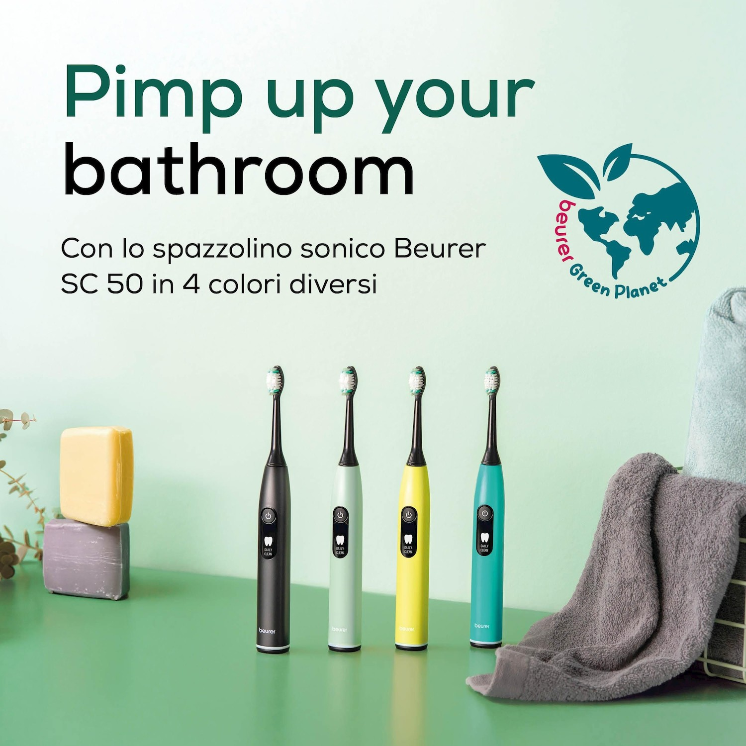 Quattro spazzolini sonici Beurer colorati su tavolo verde con saponette.