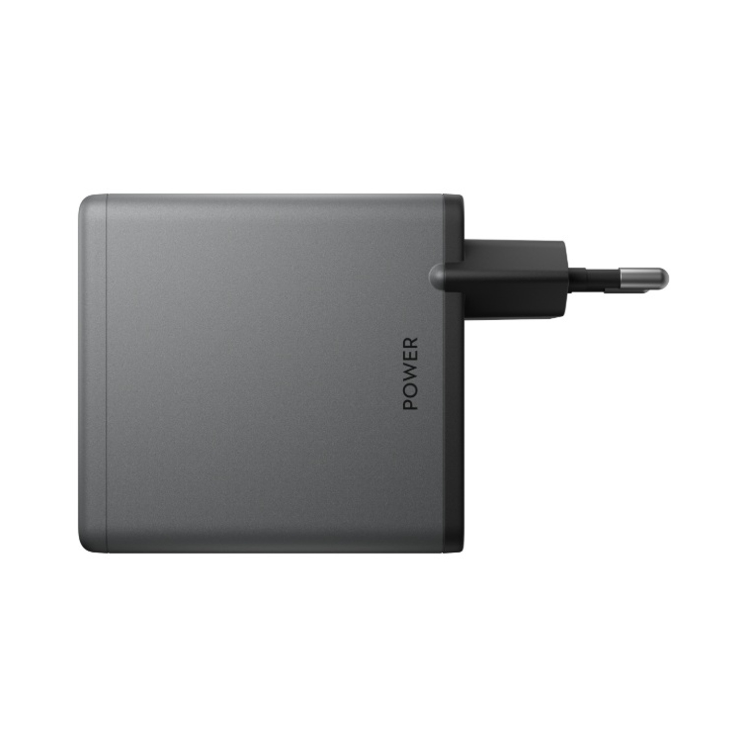 Un alimentatore USB grigio con spina nera su sfondo bianco.