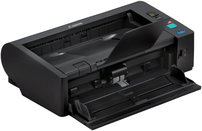 Uno scanner di documenti Canon nero con vassoio carta aperto su sfondo nero.