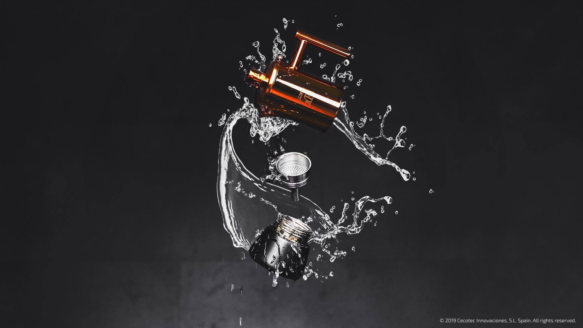 Cafetera moka desmontada flotando con agua salpicando sobre fondo negro.