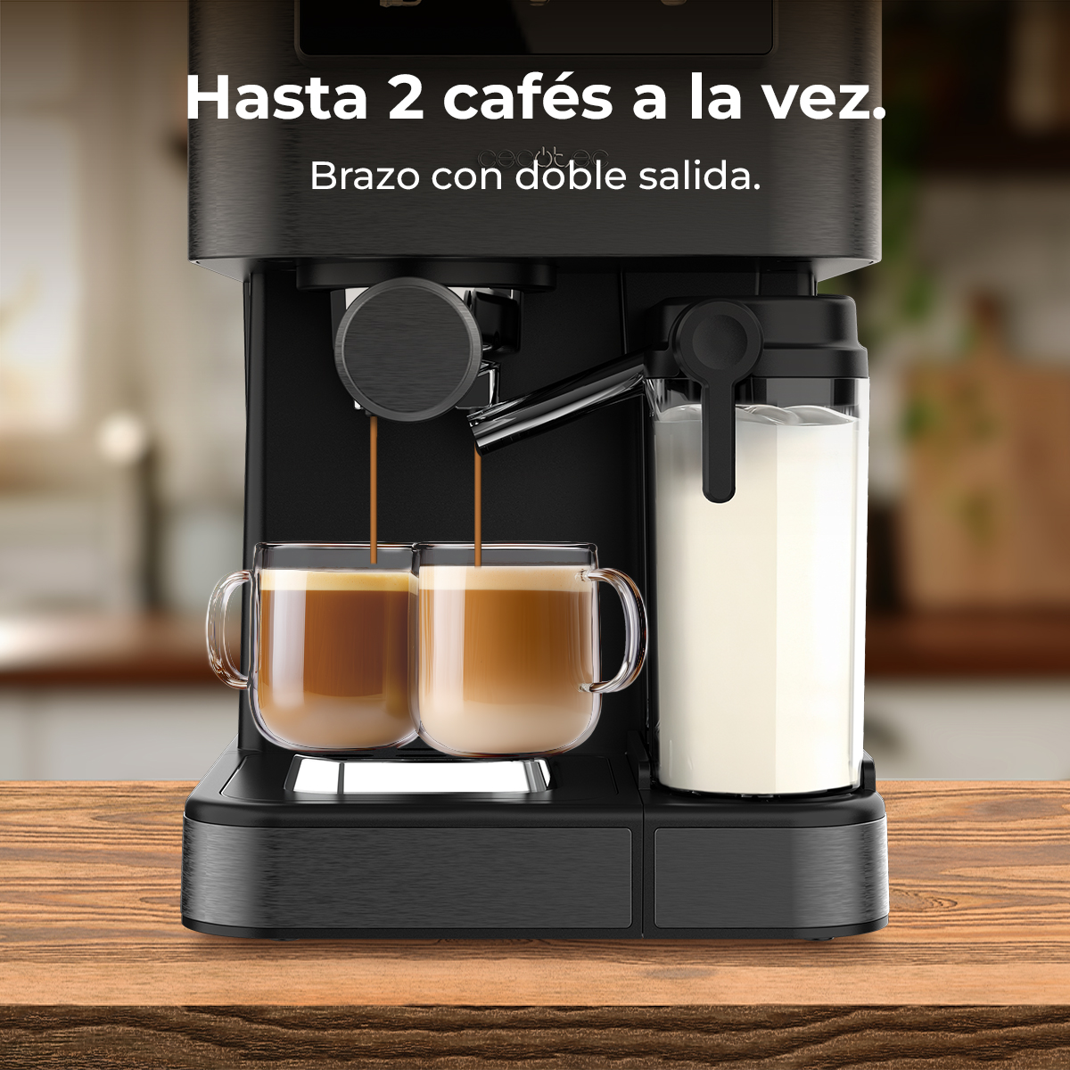 Cafetera negra preparando dos tazas de café con un depósito de leche. Incluye texto promocional en español.