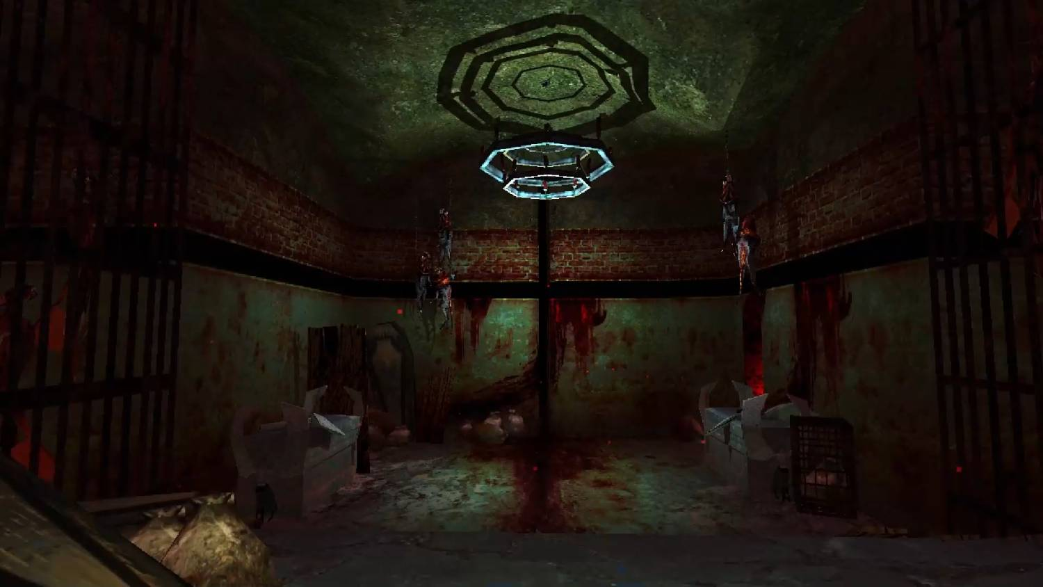 Una habitación lúgubre y manchada de sangre con celdas y una lámpara colgante.