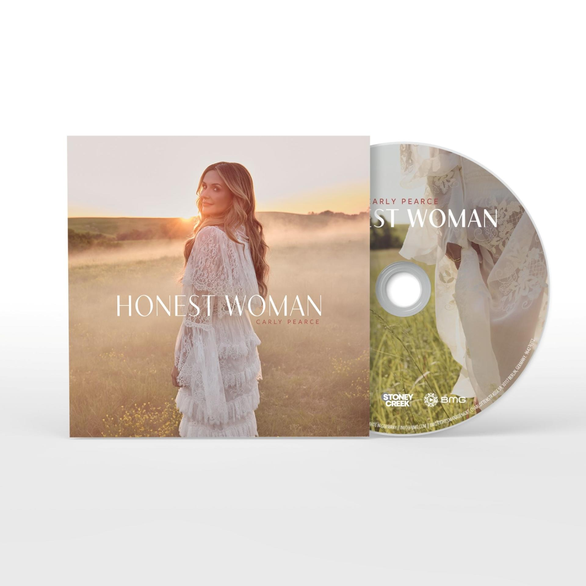 CD-Cover und CD für Carly Pearce mit dem Titel Honest Woman und einem Bild im Freien bei Sonnenuntergang.
