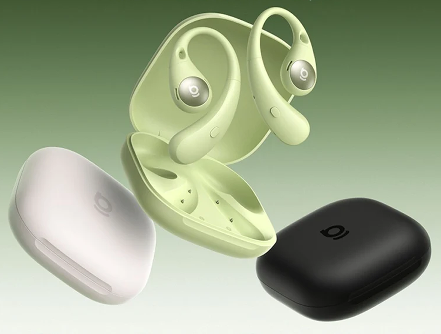 Tres estuches de carga de auriculares en blanco, verde claro y negro, con el verde abierto mostrando los auriculares.