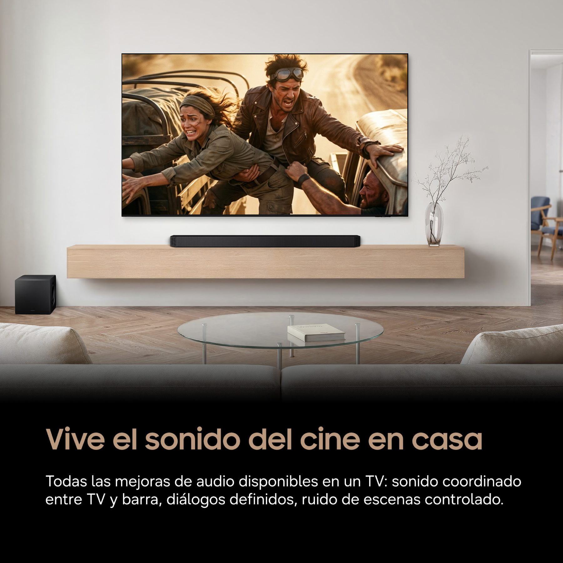 Sala de estar con gran televisor, barra de sonido en estante, mesa de centro y sofá.