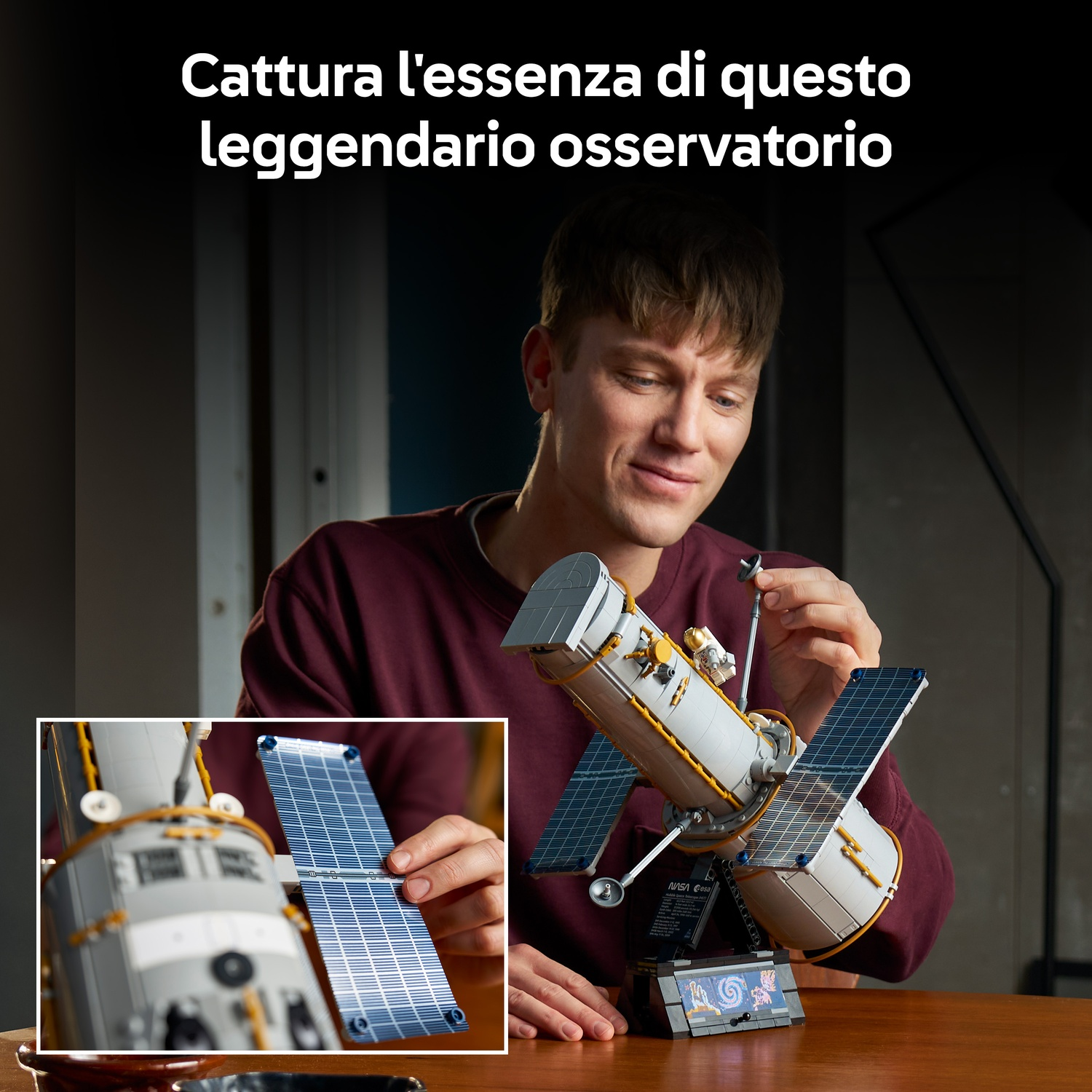 Un uomo costruisce un modello Lego del telescopio spaziale Hubble, con foto in primo piano.
