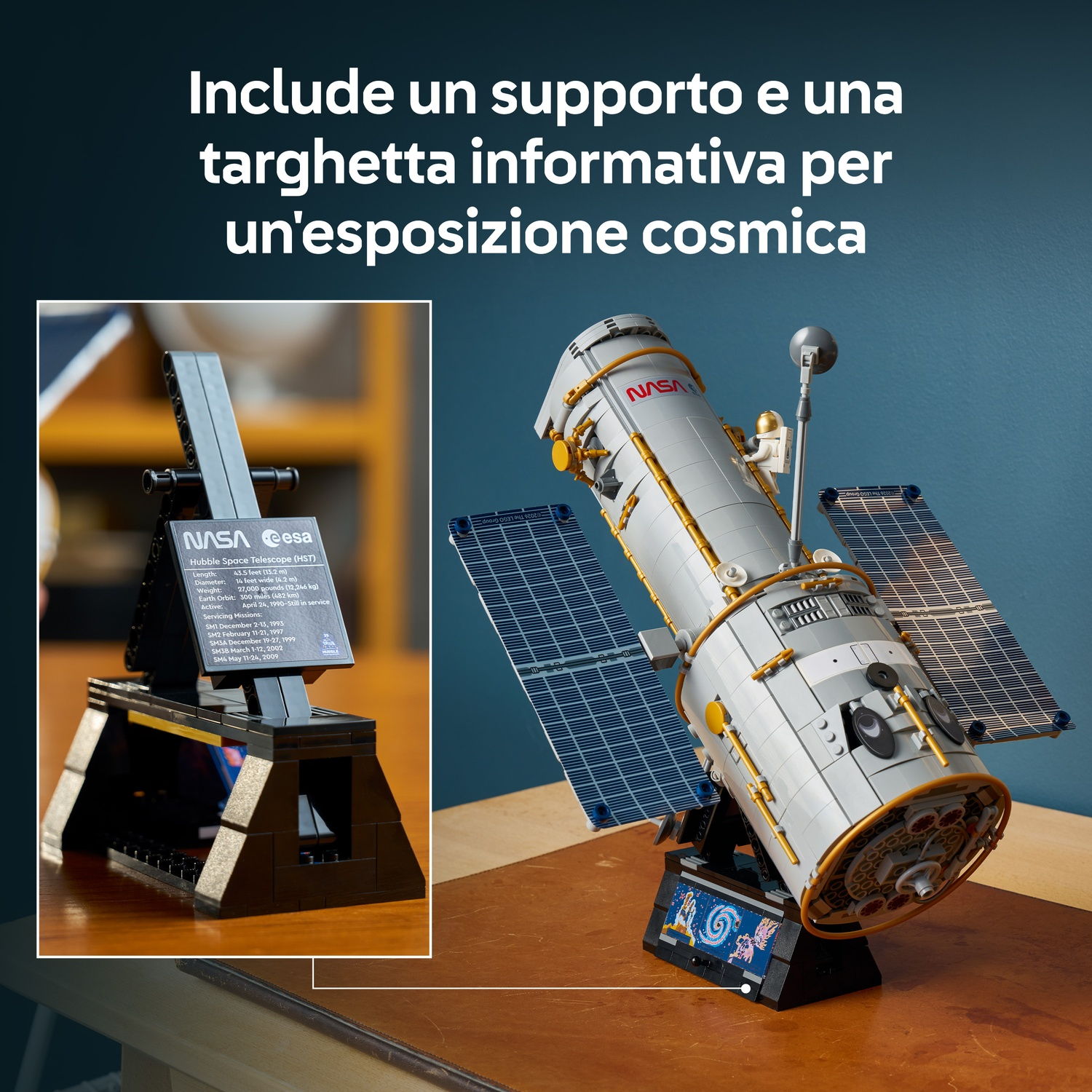 Modello Lego del telescopio spaziale Hubble con supporto e targhetta.