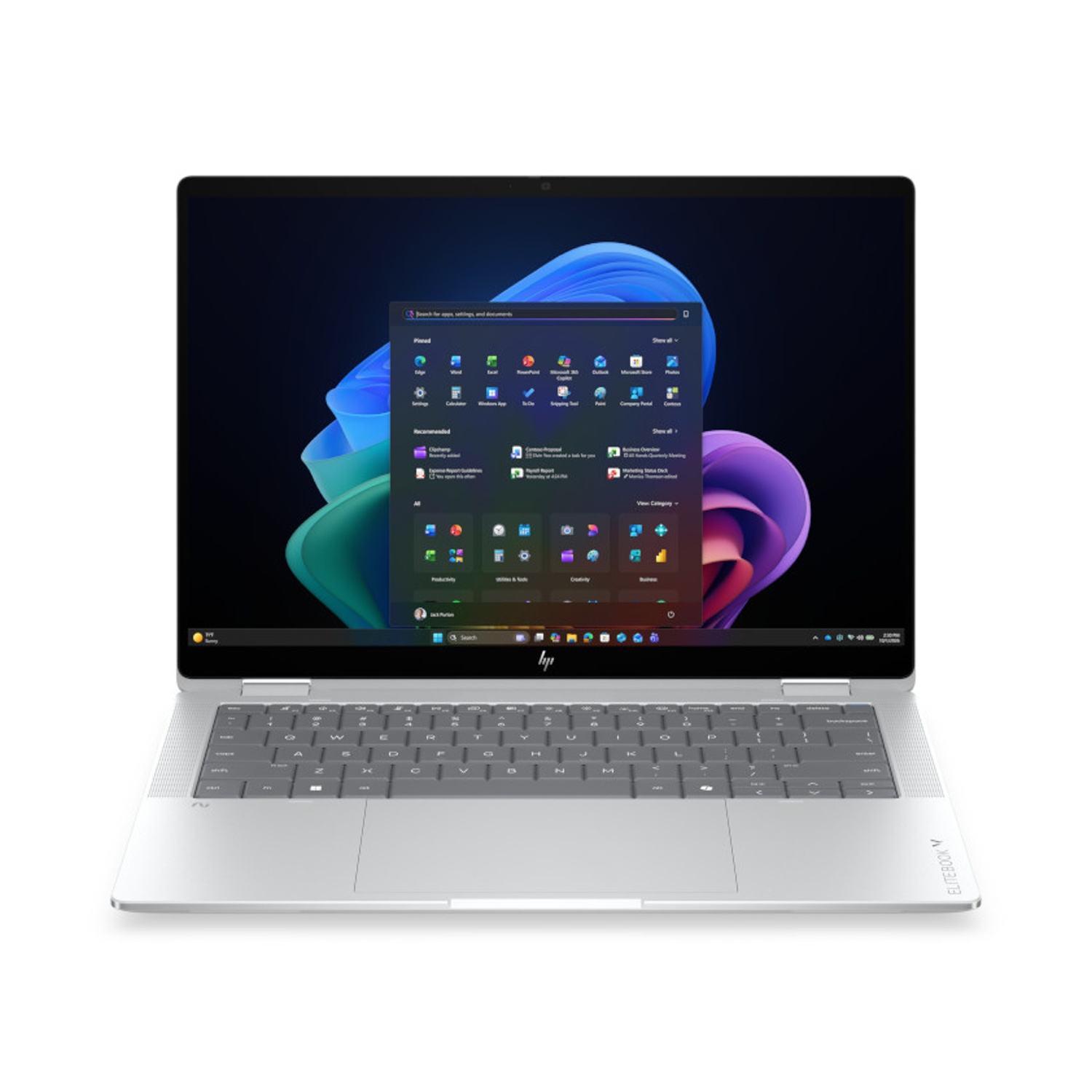 Un laptop argento con schermo nero che mostra il menu Start di Windows aperto, su sfondo bianco.
