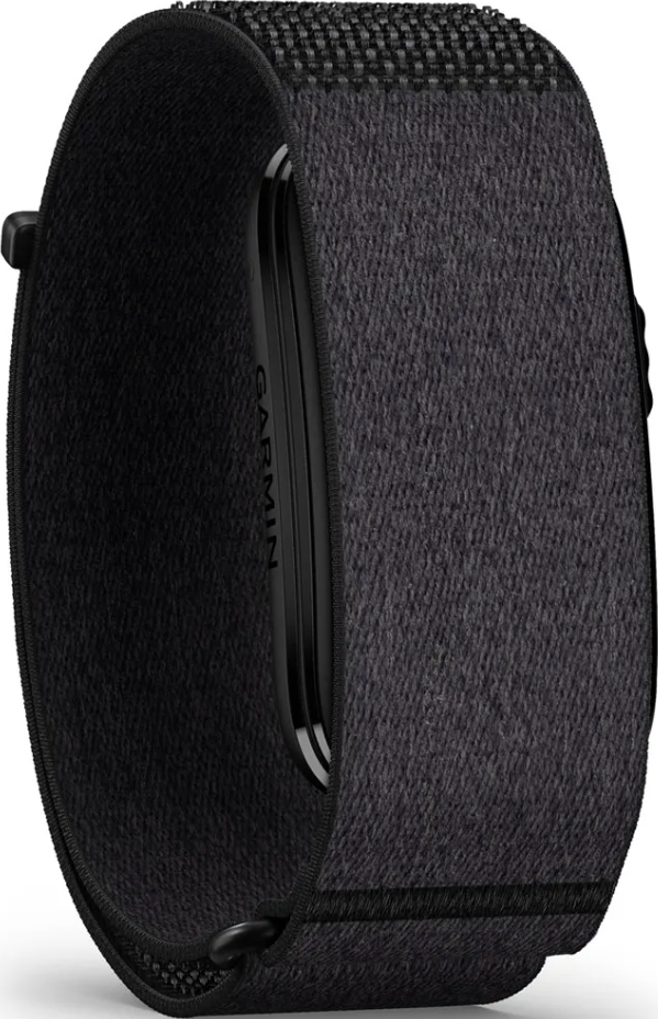 Un bracelet d'activité Garmin noir avec sangle en tissu texturé et boîtier élégant sur fond blanc.
