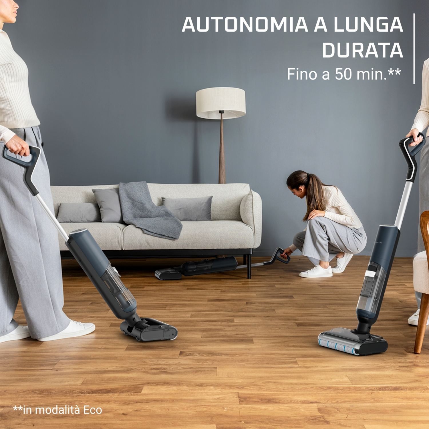 Donne usano lavapavimenti senza fili in salotto, con testo su 50 minuti di autonomia.
