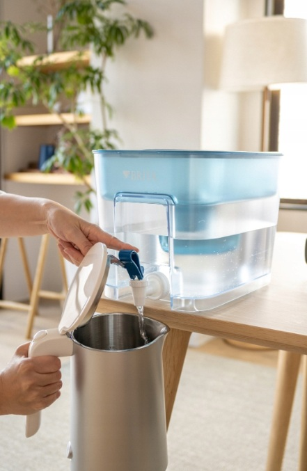 Dystrybutor filtrujący do wody BRITA Flow 8,2l + filtr do wody Maxtra Pro Przezroczysto-niebieski