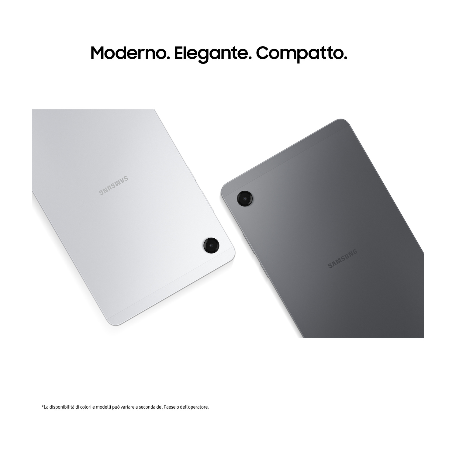 Due tablet Samsung in argento e grigio sono posizionati uno accanto all'altro su sfondo bianco.