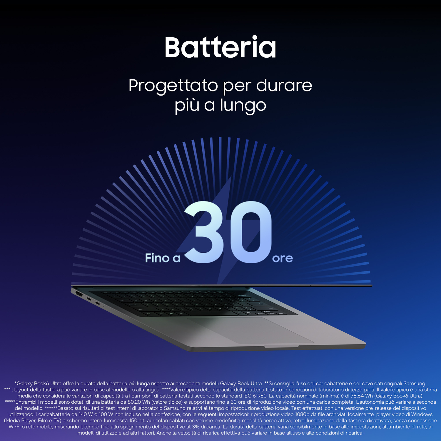 Un computer portatile su sfondo blu che mostra fino a 30 ore di durata della batteria.