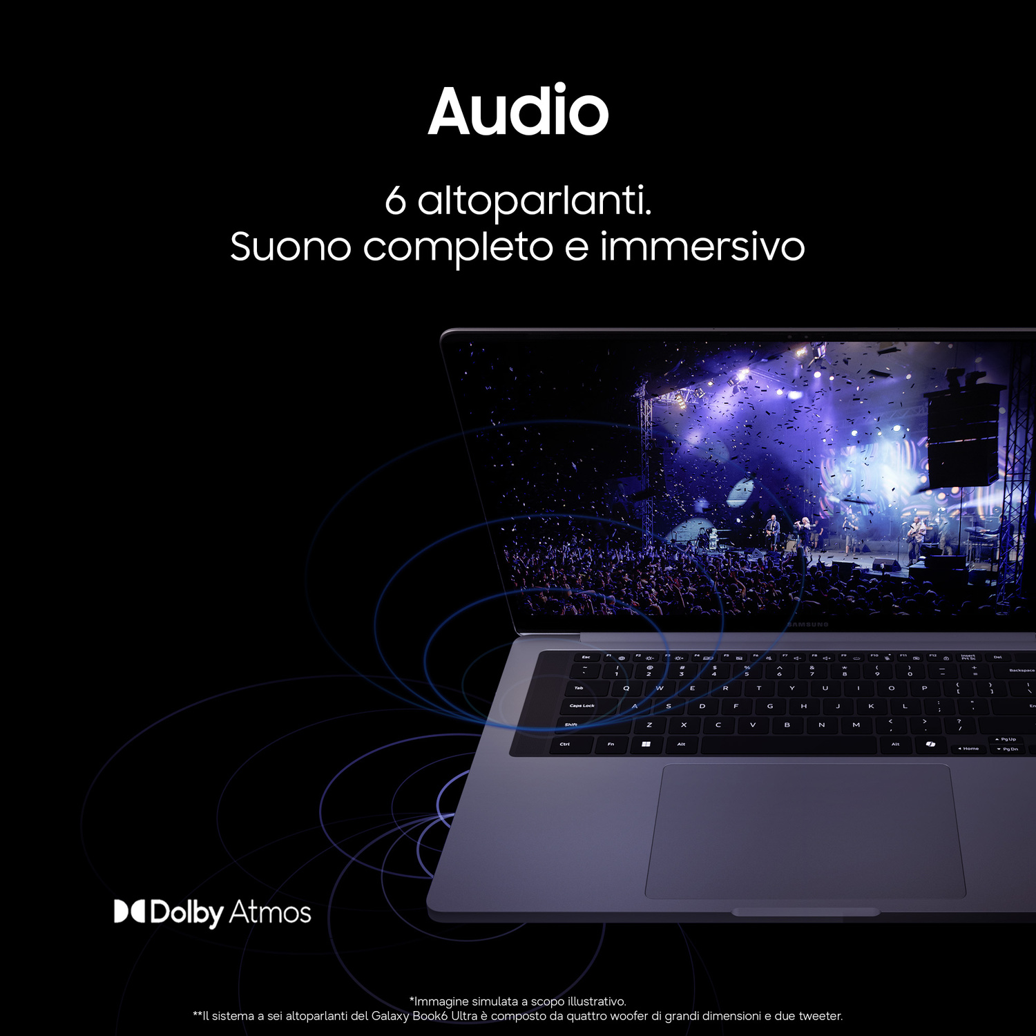 Un laptop su sfondo nero mostra un concerto, con onde sonore blu e marchio Dolby Atmos.