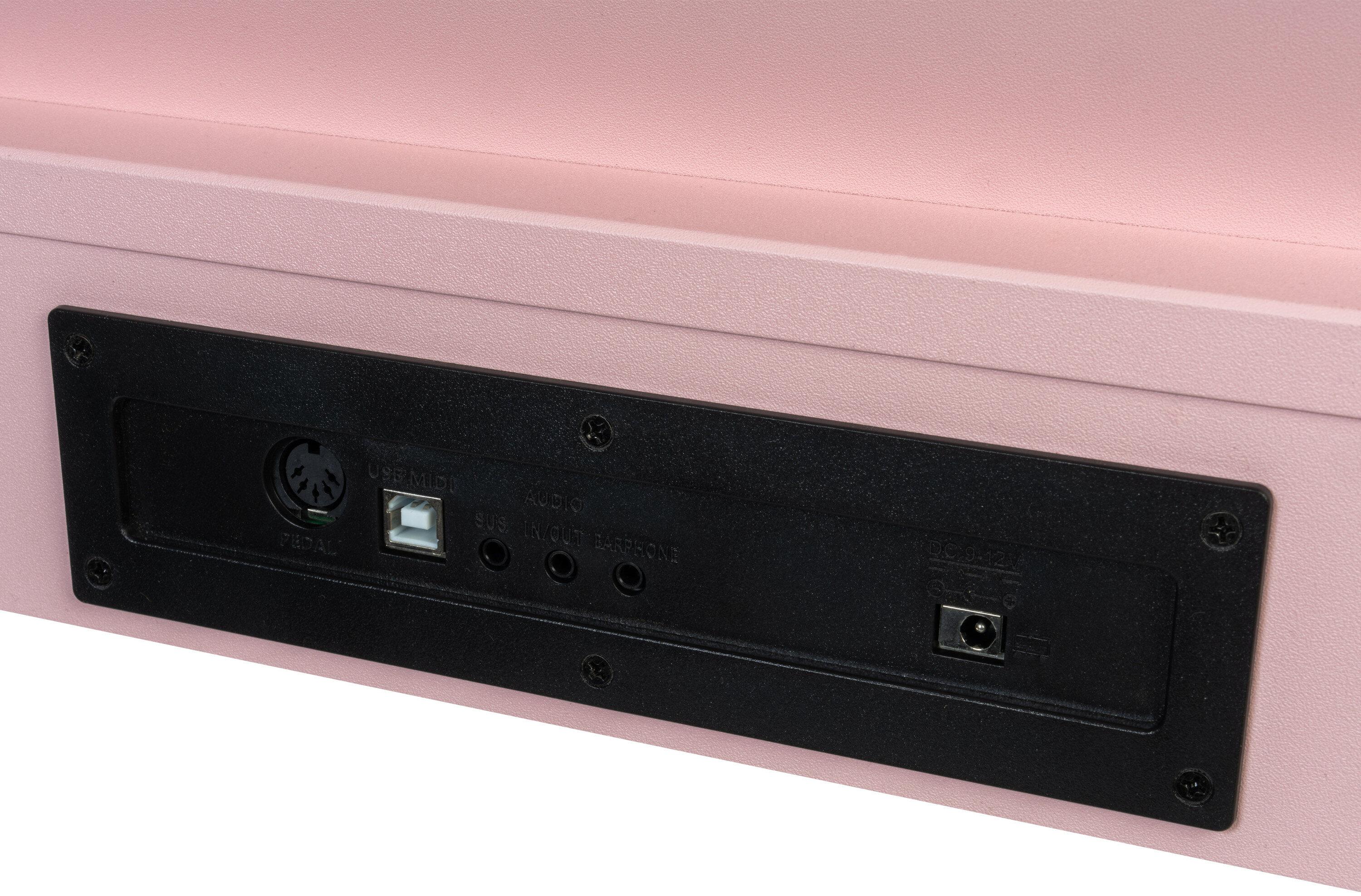 Czarny panel we/wy na różowym urządzeniu z portami USB MIDI, audio, pedału i zasilania.