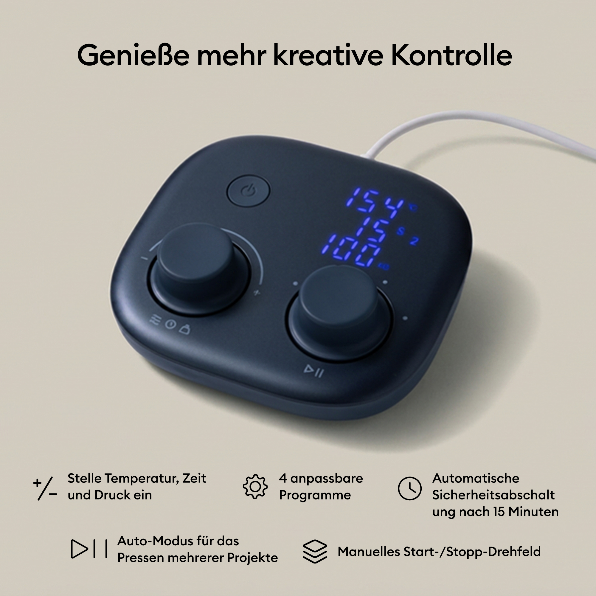 Dunkelblaues elektronisches Steuergerät mit zwei Drehknöpfen und blauem Digitaldisplay.