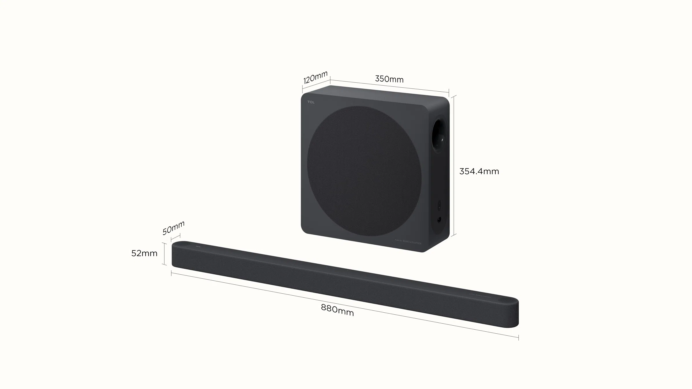 Eine schwarze TCL-Soundbar und ein Subwoofer mit Maßangaben in Millimetern vor weißem Hintergrund.