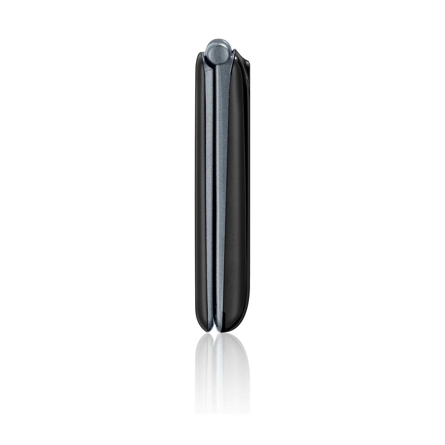 Un telefono cellulare a conchiglia nero chiuso visto di lato su sfondo bianco.