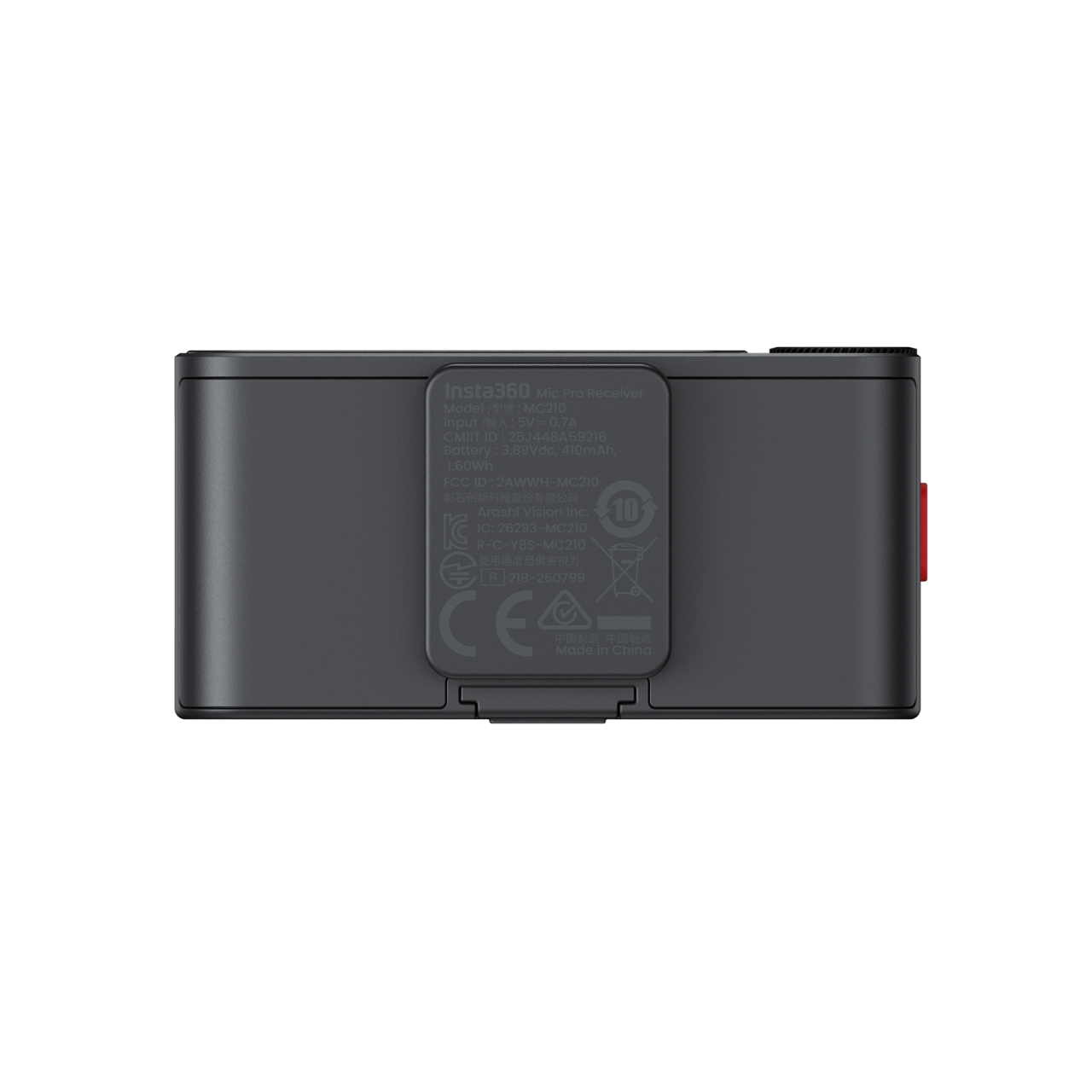 Rückseite des schwarzen Insta360 Mic Pro Receivers mit Modellinformationen und regulatorischen Symbolen.