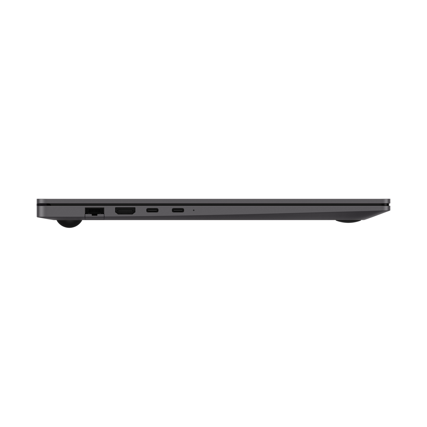 Profilo laterale di un notebook grigio sottile con varie porte su sfondo bianco.