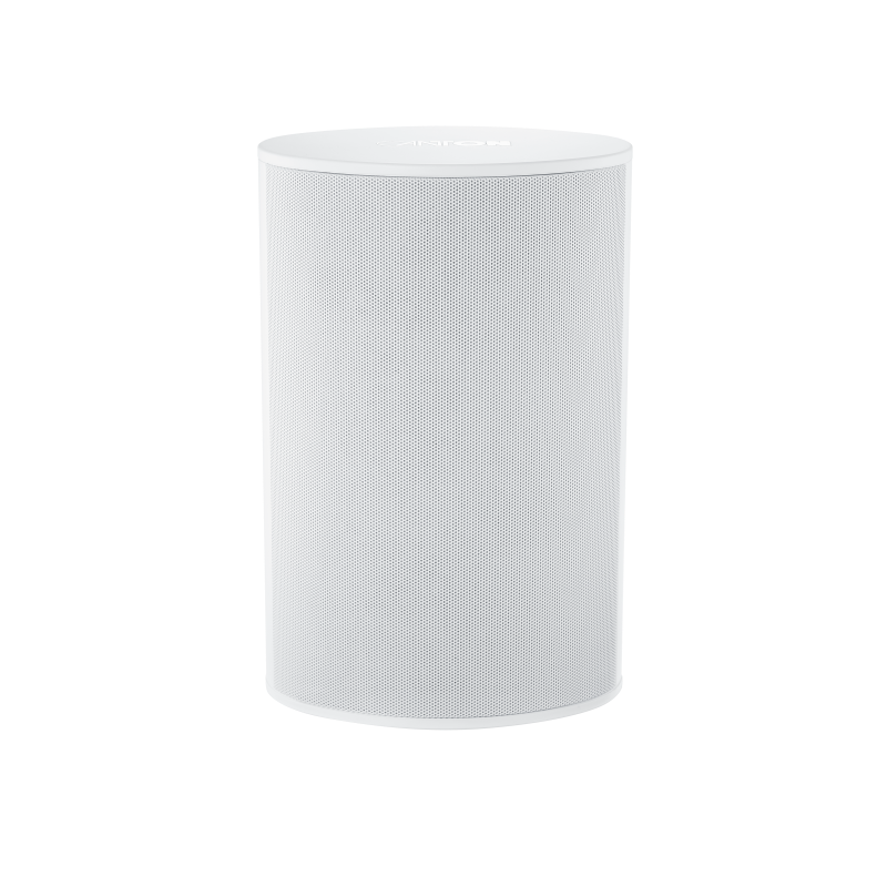 Ein zylindrischer, weißer WLAN-Lautsprecher mit Metallgitter vor schwarzem Hintergrund.