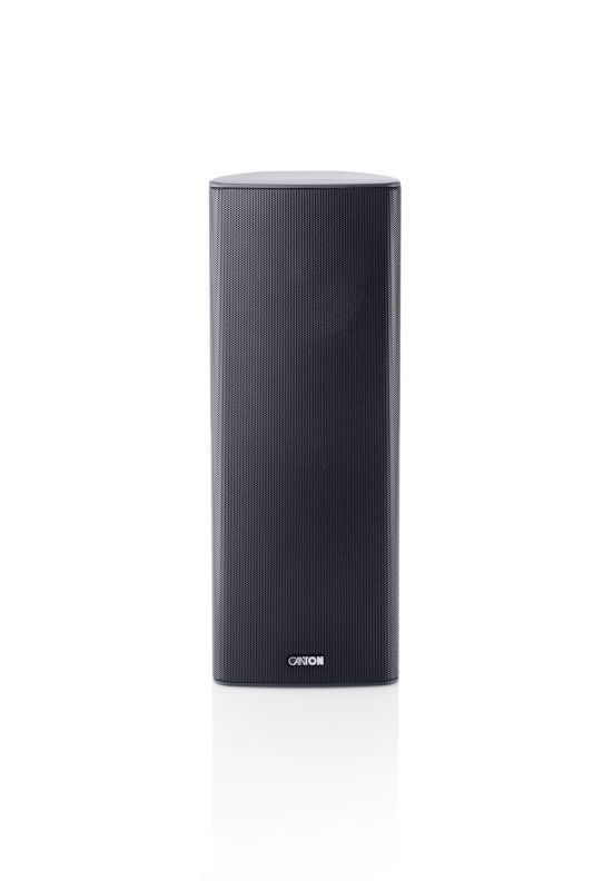 Ein schwarzer Standlautsprecher mit Metallgitter auf weißem Hintergrund.
