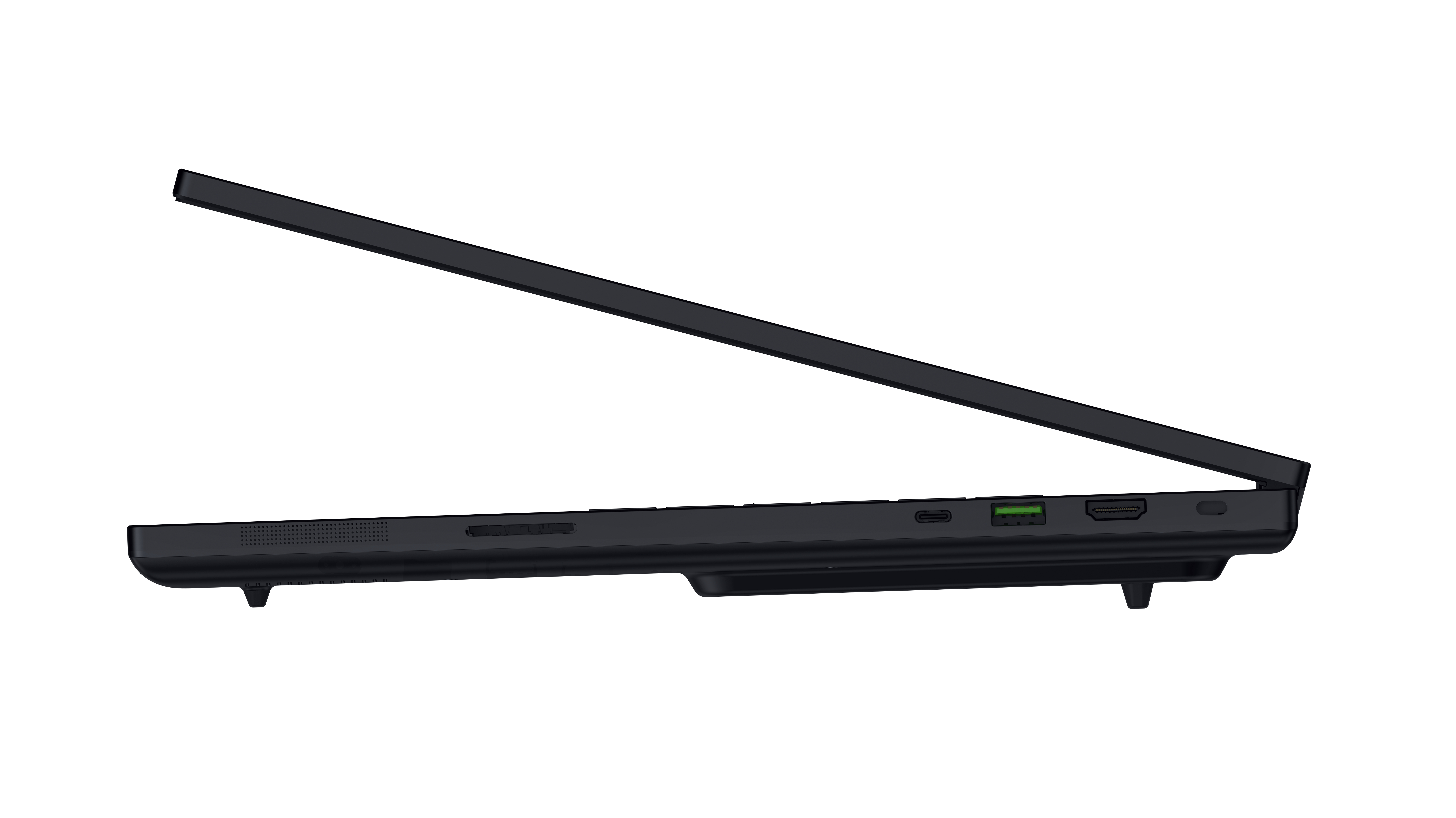 Linke Seite eines schwarzen Laptops mit Ports und offenem Bildschirm auf weißem Hintergrund.