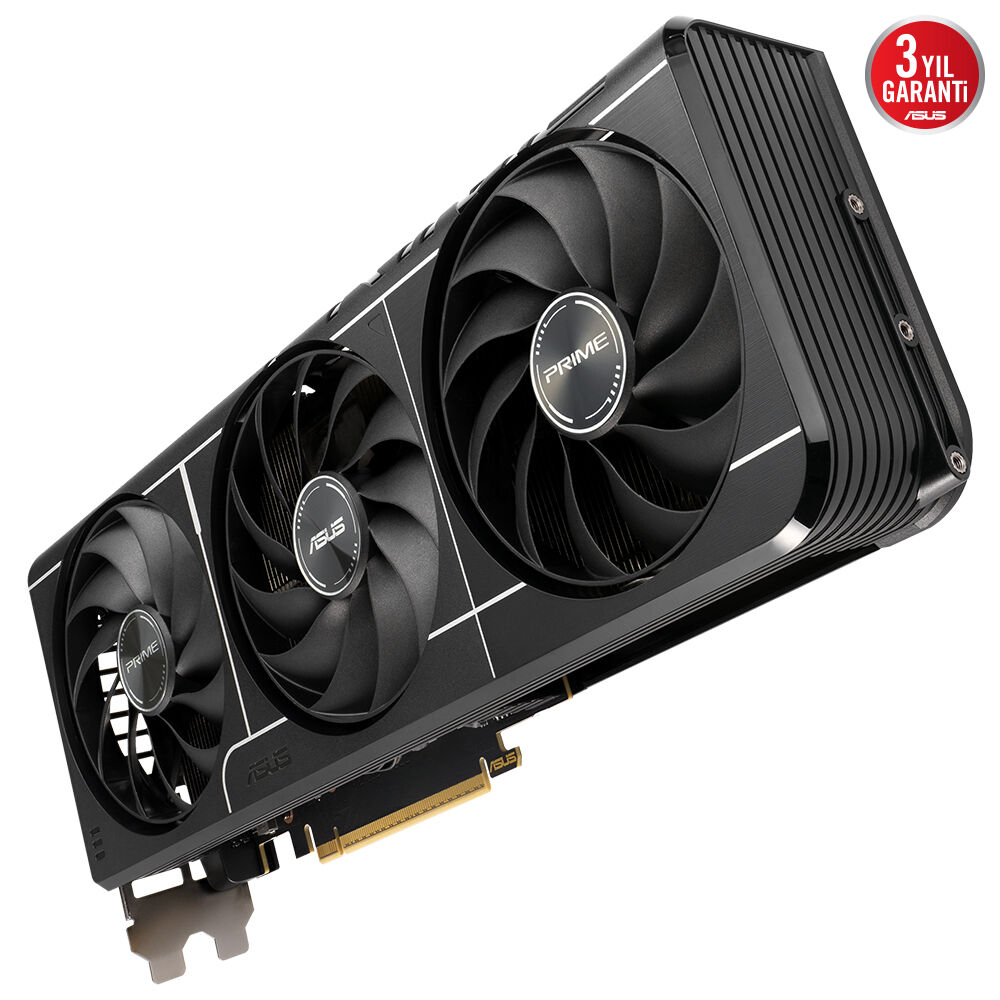 Beyaz arkaplanda üç fanlı ve altın rengi PCIe konektörlü siyah Asus Prime grafik kartı.