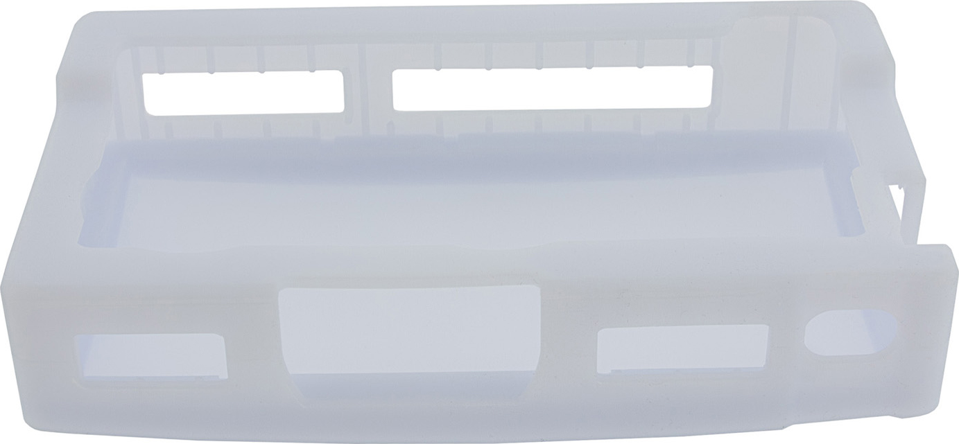 Une housse de protection en silicone blanc dotée de plusieurs découpes précises pour les ports et boutons.