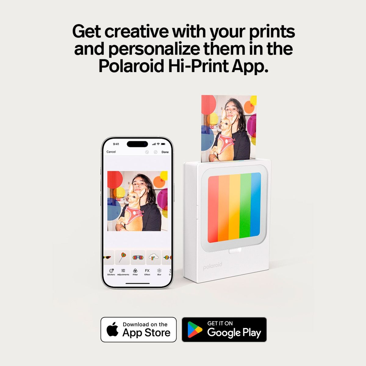 Smartphone mit Bearbeitungs-App und weißer Polaroid Hi-Print Fotodrucker drucken ein Bild aus.