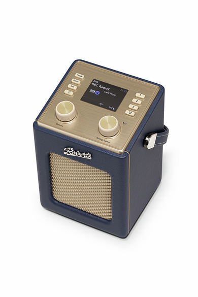 Ein blaues Retro-Radio mit goldener Oberseite, Display und zwei Drehknöpfen auf weißem Hintergrund.