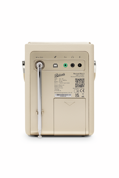 Die Rückseite eines beigen Roberts Revival Mini 2 Radios mit Teleskopantenne, Anschlüssen und Produktinformationen.