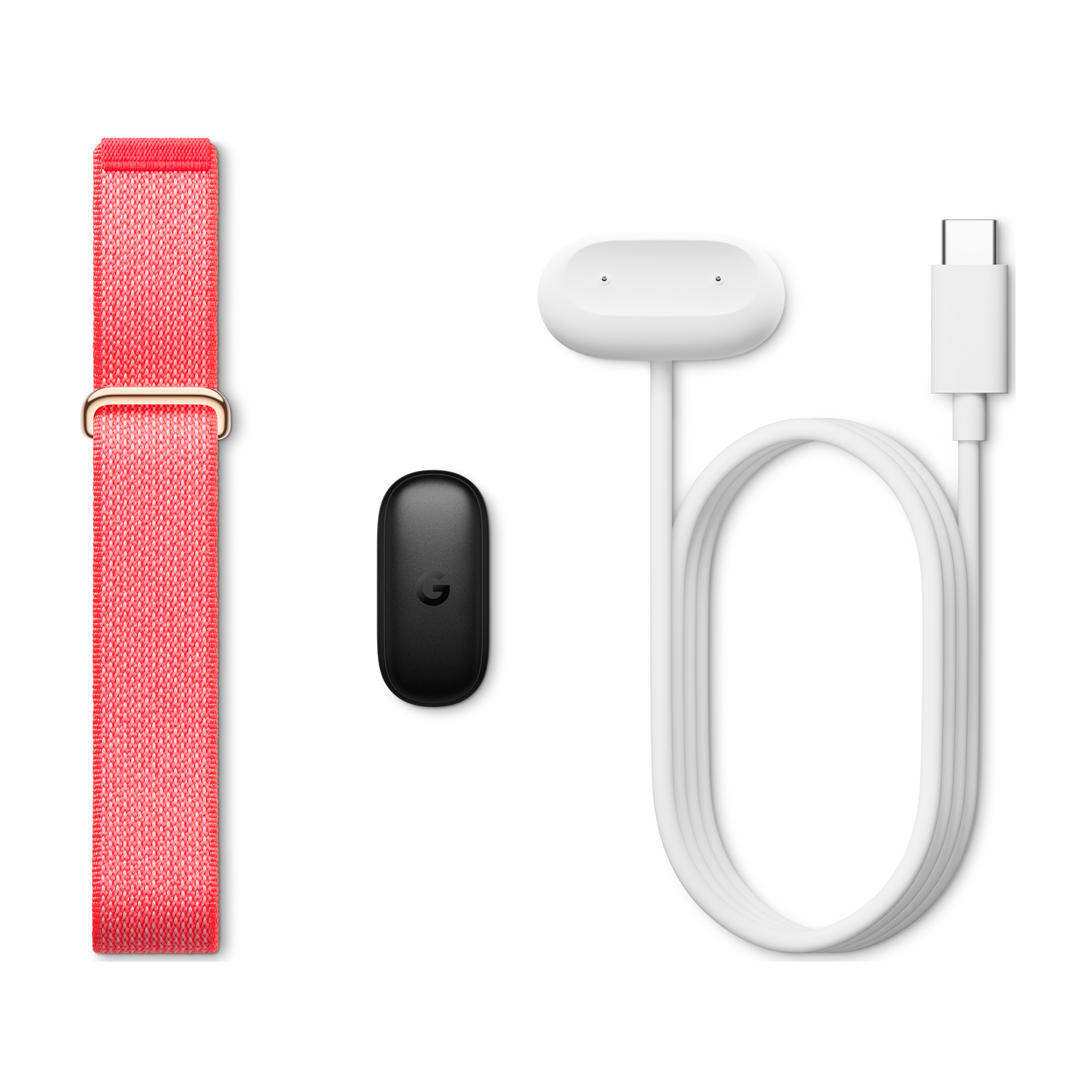Un cinturino in tessuto rosa, un piccolo tracker nero e un cavo di ricarica USB bianco su fondo bianco.